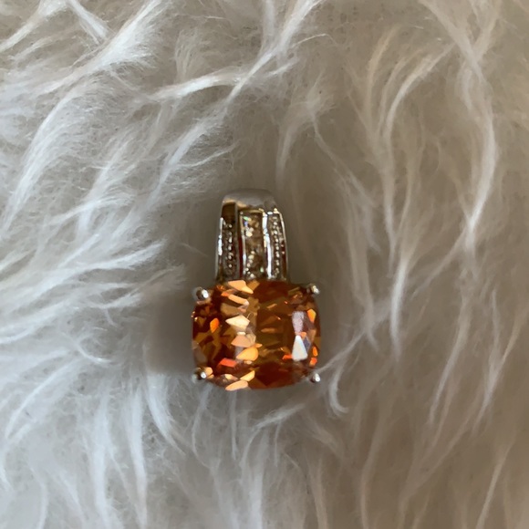 Lia Sophia pendant - Picture 3 of 3